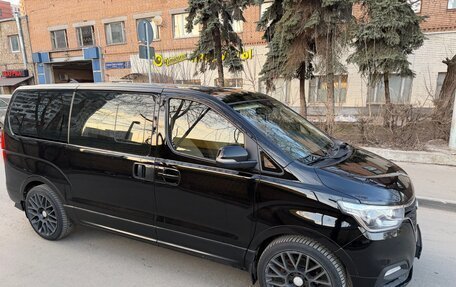 Hyundai H-1 II рестайлинг, 2018 год, 2 900 000 рублей, 10 фотография