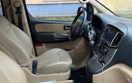 Hyundai H-1 II рестайлинг, 2018 год, 2 900 000 рублей, 13 фотография