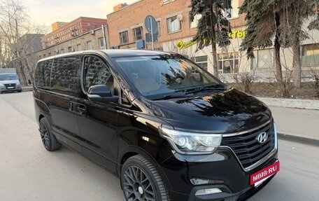 Hyundai H-1 II рестайлинг, 2018 год, 2 900 000 рублей, 5 фотография