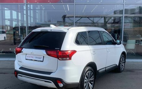 Mitsubishi Outlander III рестайлинг 3, 2021 год, 2 790 000 рублей, 7 фотография