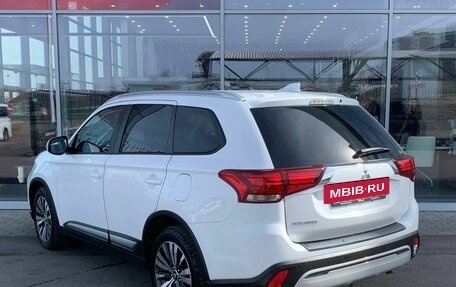 Mitsubishi Outlander III рестайлинг 3, 2021 год, 2 790 000 рублей, 12 фотография