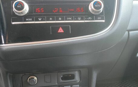 Mitsubishi Outlander III рестайлинг 3, 2021 год, 2 790 000 рублей, 18 фотография