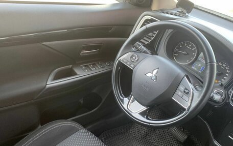 Mitsubishi Outlander III рестайлинг 3, 2021 год, 2 790 000 рублей, 17 фотография