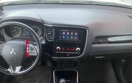 Mitsubishi Outlander III рестайлинг 3, 2021 год, 2 790 000 рублей, 15 фотография