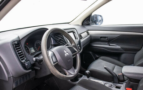 Mitsubishi Outlander III рестайлинг 3, 2014 год, 1 180 000 рублей, 10 фотография