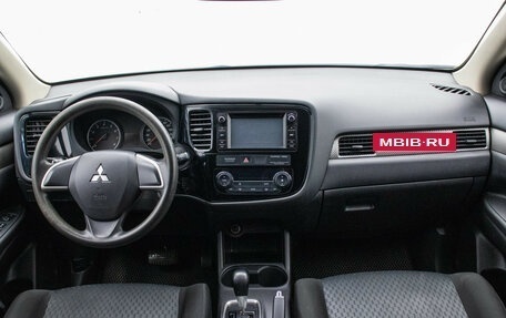 Mitsubishi Outlander III рестайлинг 3, 2014 год, 1 180 000 рублей, 13 фотография