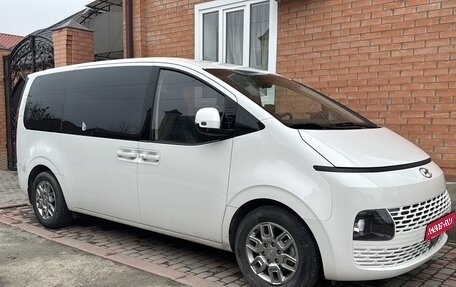 Hyundai Staria, 2021 год, 3 400 000 рублей, 1 фотография