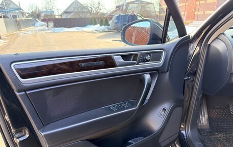 Volkswagen Touareg III, 2011 год, 1 720 000 рублей, 8 фотография