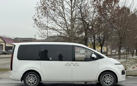 Hyundai Staria, 2021 год, 3 400 000 рублей, 4 фотография