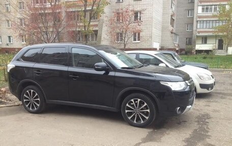 Mitsubishi Outlander III рестайлинг 3, 2014 год, 1 550 000 рублей, 4 фотография