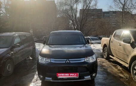 Mitsubishi Outlander III рестайлинг 3, 2014 год, 1 550 000 рублей, 2 фотография