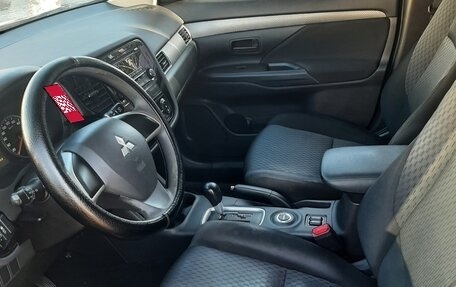 Mitsubishi Outlander III рестайлинг 3, 2014 год, 1 550 000 рублей, 7 фотография