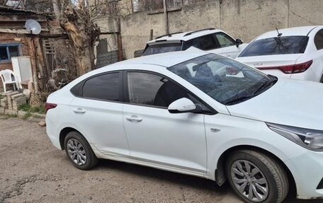 Hyundai Solaris II рестайлинг, 2019 год, 800 000 рублей, 2 фотография