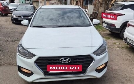 Hyundai Solaris II рестайлинг, 2019 год, 800 000 рублей, 3 фотография