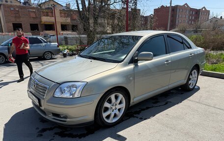 Toyota Avensis III рестайлинг, 2004 год, 740 000 рублей, 1 фотография