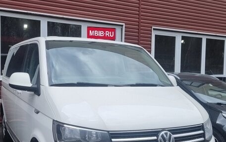 Volkswagen Caravelle T6 рестайлинг, 2017 год, 2 700 000 рублей, 1 фотография