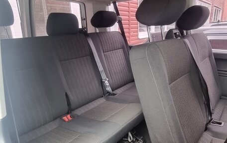 Volkswagen Caravelle T6 рестайлинг, 2017 год, 2 700 000 рублей, 6 фотография