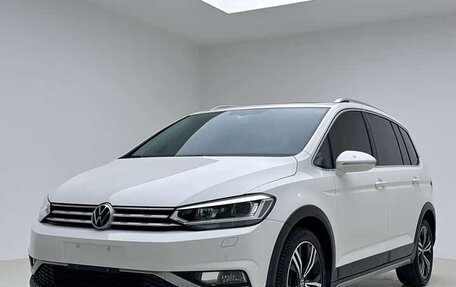 Volkswagen Touran III, 2022 год, 2 190 000 рублей, 1 фотография
