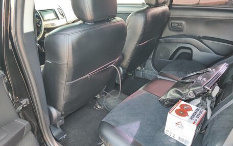 Mitsubishi Outlander III рестайлинг 3, 2011 год, 750 000 рублей, 9 фотография