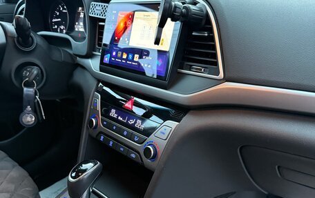 Hyundai Elantra VI рестайлинг, 2018 год, 1 700 000 рублей, 8 фотография