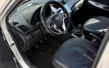 Hyundai Solaris II рестайлинг, 2012 год, 520 000 рублей, 5 фотография