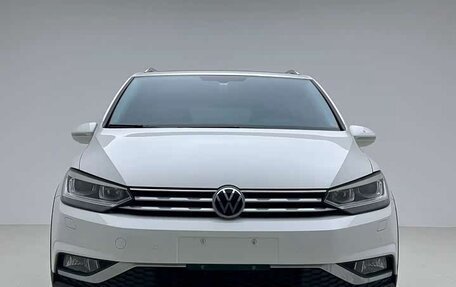 Volkswagen Touran III, 2022 год, 2 190 000 рублей, 2 фотография