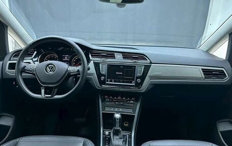 Volkswagen Touran III, 2022 год, 2 190 000 рублей, 12 фотография