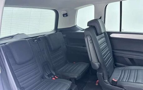 Volkswagen Touran III, 2022 год, 2 190 000 рублей, 10 фотография