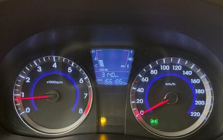 Hyundai Solaris II рестайлинг, 2013 год, 719 000 рублей, 23 фотография