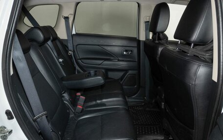 Mitsubishi Outlander III рестайлинг 3, 2017 год, 1 900 000 рублей, 8 фотография