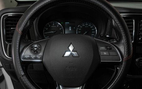 Mitsubishi Outlander III рестайлинг 3, 2017 год, 1 900 000 рублей, 9 фотография