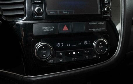 Mitsubishi Outlander III рестайлинг 3, 2017 год, 1 900 000 рублей, 11 фотография