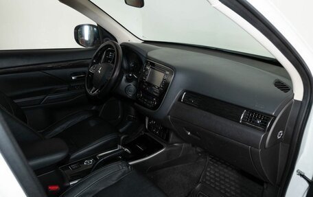 Mitsubishi Outlander III рестайлинг 3, 2017 год, 1 900 000 рублей, 6 фотография