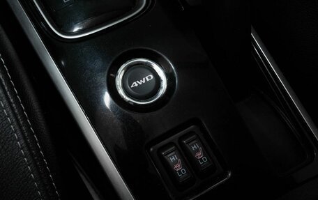 Mitsubishi Outlander III рестайлинг 3, 2017 год, 1 900 000 рублей, 16 фотография