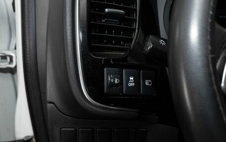 Mitsubishi Outlander III рестайлинг 3, 2017 год, 1 900 000 рублей, 20 фотография