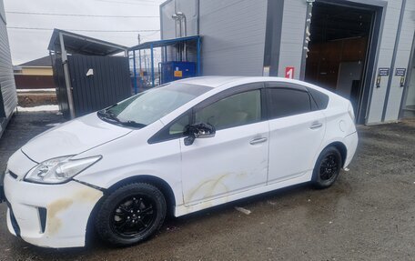 Toyota Prius, 2012 год, 650 000 рублей, 3 фотография