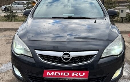 Opel Astra J, 2011 год, 700 000 рублей, 1 фотография
