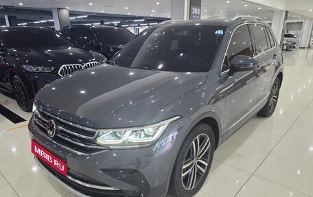 Volkswagen Tiguan II, 2023 год, 3 182 000 рублей, 1 фотография