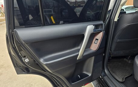 Toyota Land Cruiser Prado 150 рестайлинг 2, 2016 год, 3 750 000 рублей, 32 фотография