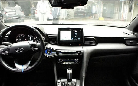 Hyundai Veloster II, 2018 год, 1 050 333 рублей, 6 фотография