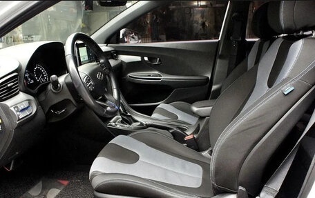 Hyundai Veloster II, 2018 год, 1 050 333 рублей, 5 фотография