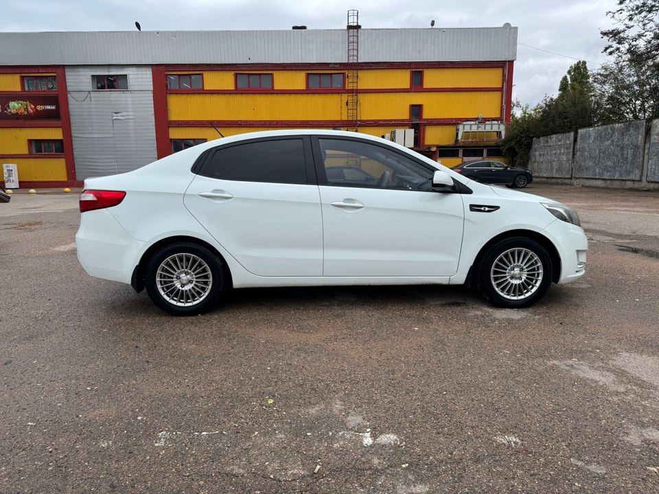 KIA Rio III, 2011 год, 929 999 рублей, 9 фотография