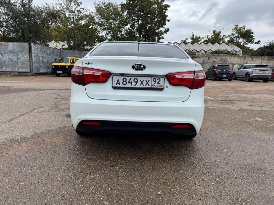 KIA Rio III, 2011 год, 929 999 рублей, 7 фотография