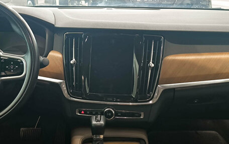 Volvo S90 II рестайлинг, 2017 год, 2 680 000 рублей, 15 фотография