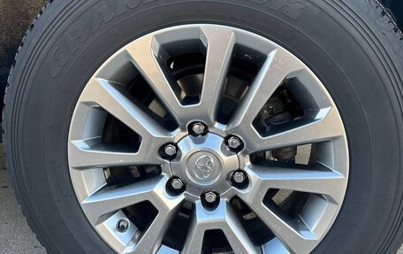 Toyota Land Cruiser Prado 150 рестайлинг 2, 2018 год, 4 899 000 рублей, 13 фотография