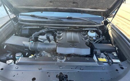 Toyota Land Cruiser Prado 150 рестайлинг 2, 2018 год, 4 899 000 рублей, 33 фотография