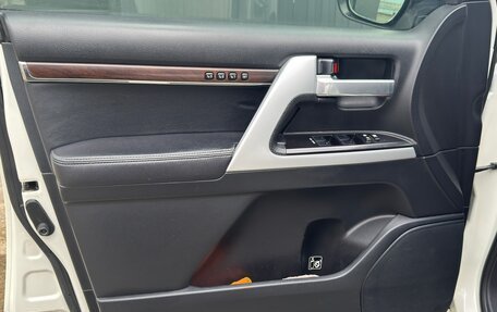 Toyota Land Cruiser 200, 2017 год, 4 500 000 рублей, 6 фотография
