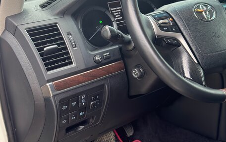 Toyota Land Cruiser 200, 2017 год, 4 500 000 рублей, 7 фотография