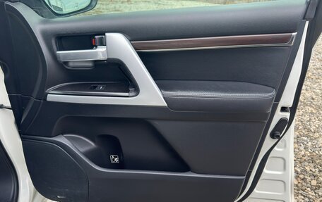Toyota Land Cruiser 200, 2017 год, 4 500 000 рублей, 21 фотография