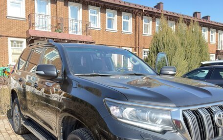 Toyota Land Cruiser Prado 150 рестайлинг 2, 2018 год, 3 700 000 рублей, 2 фотография